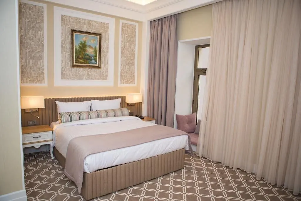 Theatrum Hotel באקו 5*,