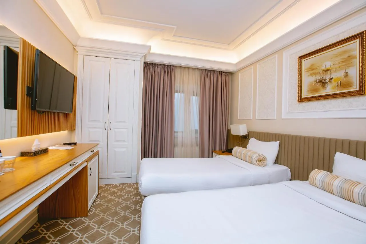 Theatrum Hotel באקו