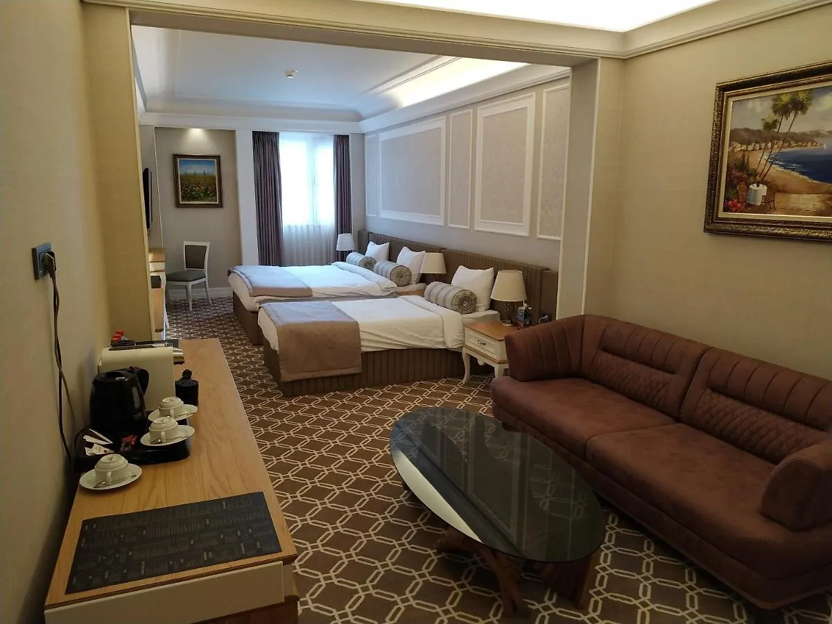 Theatrum Hotel באקו
