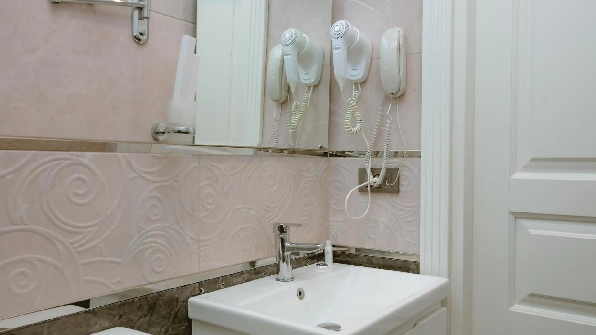 Theatrum Hotel Baku 5*,