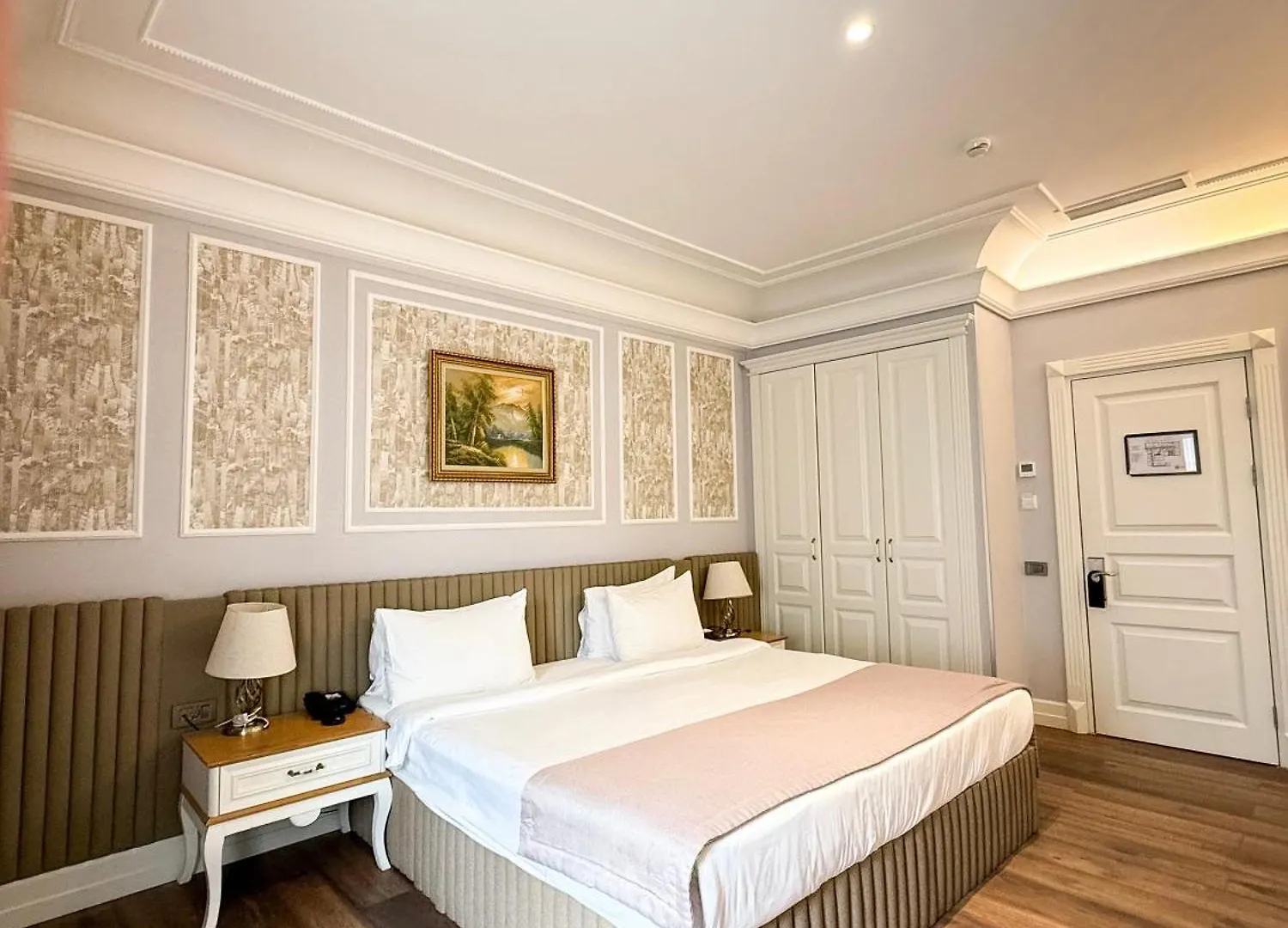 Theatrum Hotel באקו