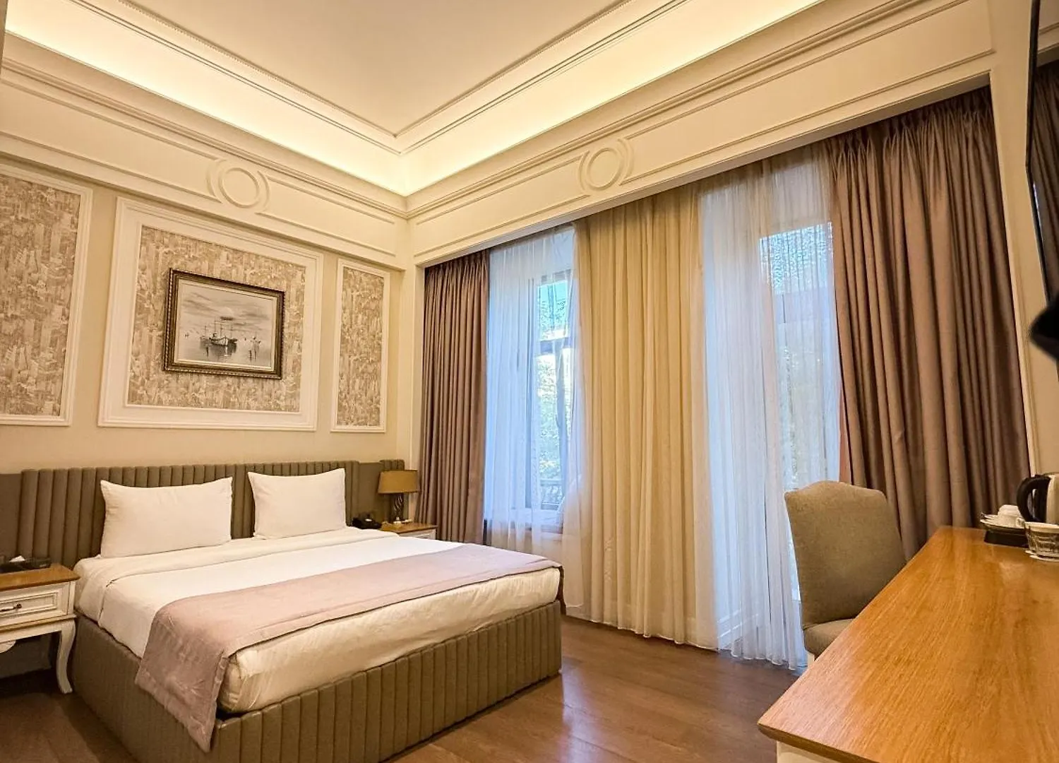 Theatrum Hotel באקו
