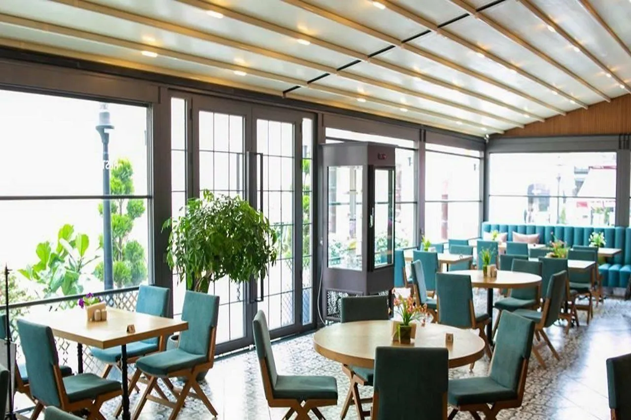 Theatrum Hotel באקו